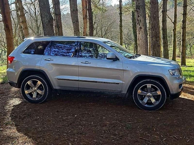 Argento Usata 2011 Jeep Grand Cherokee Overland SUV | 18.800 € (Molto cara) - Immagine 1/4