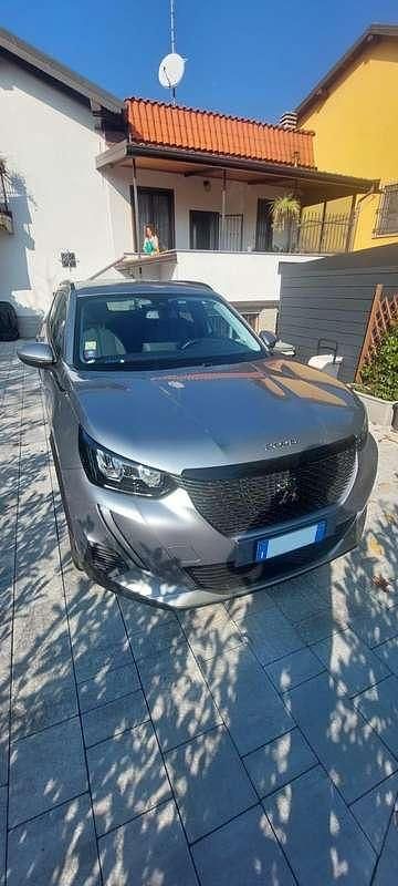 Usata Peugeot 2008 Allure 102 CV (75 kW) 2021 Argento SUV