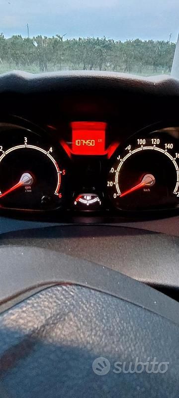 Usata Ford Fiesta 70 CV (51 kW) 2014 Nero Utilitaria