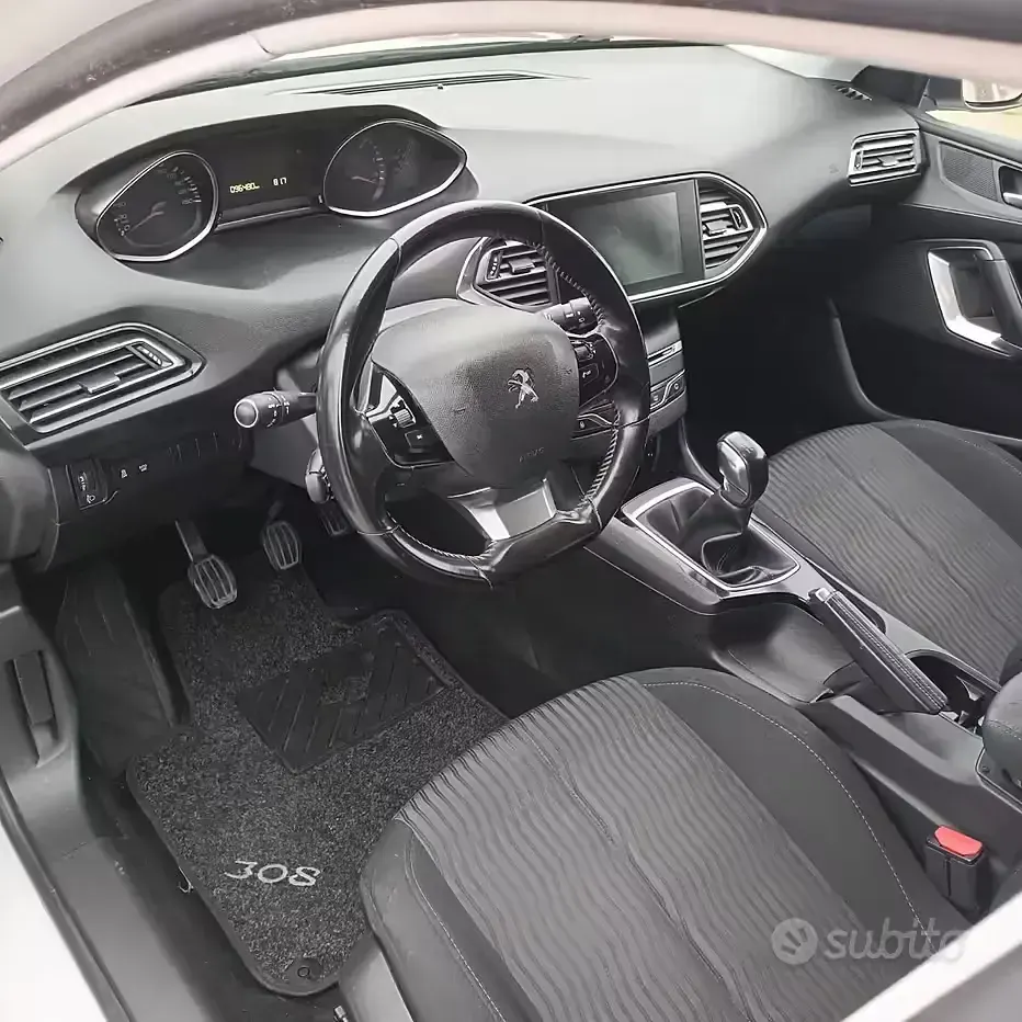Usata Peugeot 308 99 CV (72 kW) 2015 Bianco Berlina