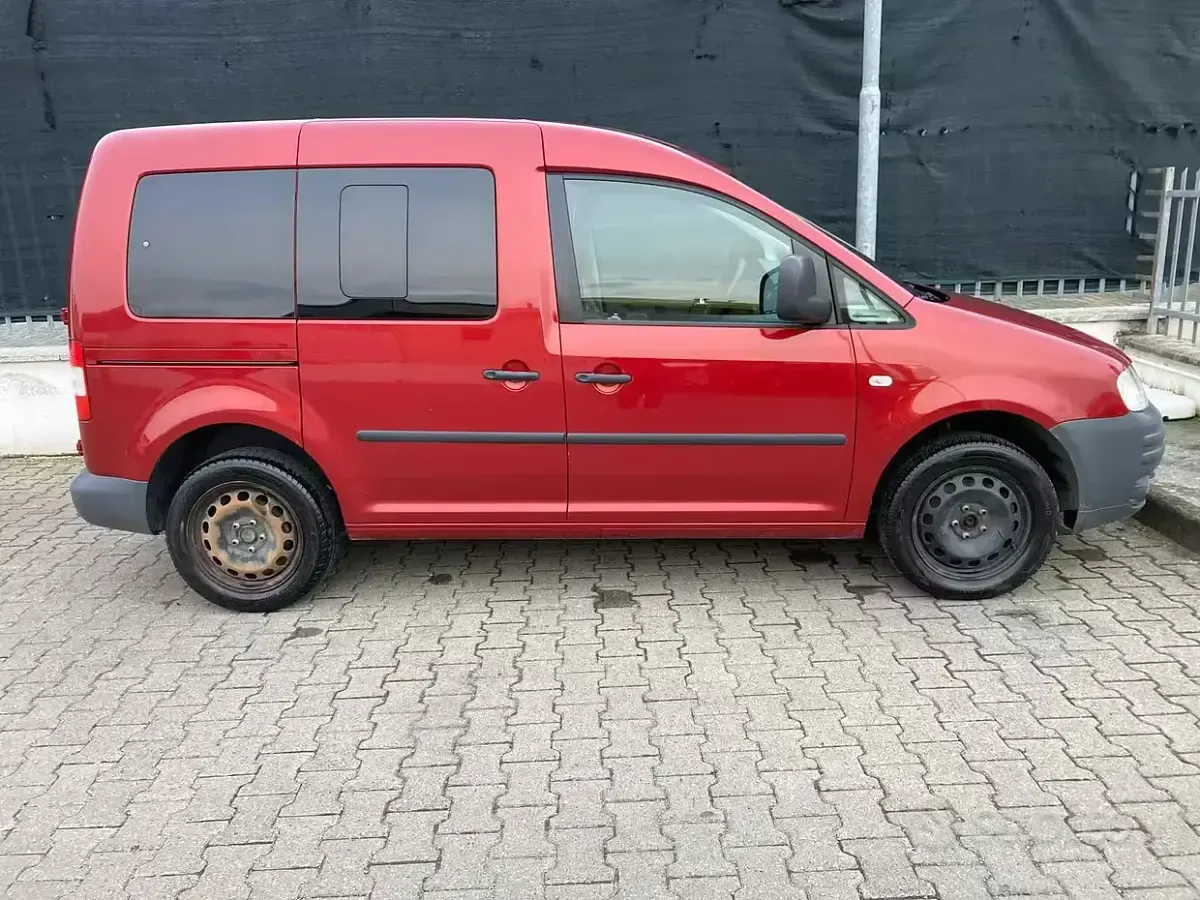 Usata VW Caddy Life 60 CV (44 kW) 2010 Rosso Monovolume