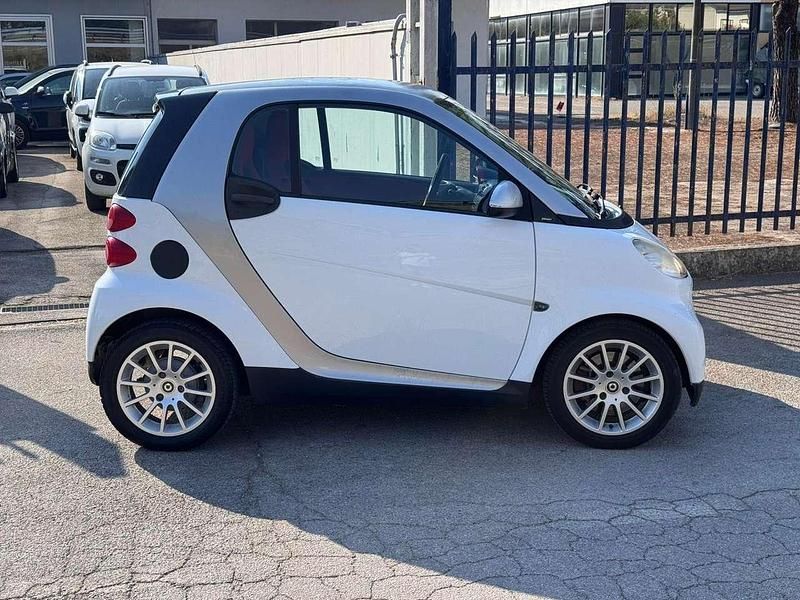 Usata Smart ForTwo Coupé Passion 45 CV (33 kW) 2009 Bianco Utilitaria