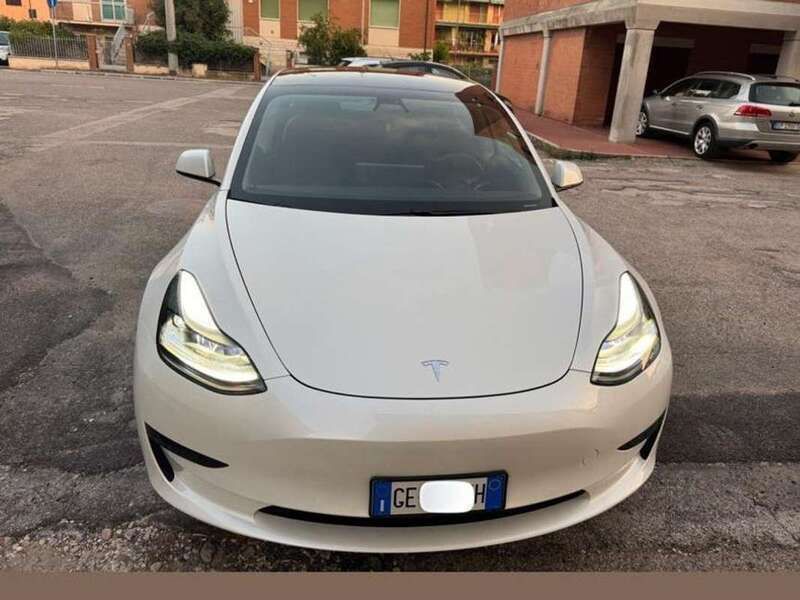Bianco Usata 2021 Tesla Model 3 Standard Range Tre volumi | 24.500 € (Buon prezzo) - Immagine 1/4
