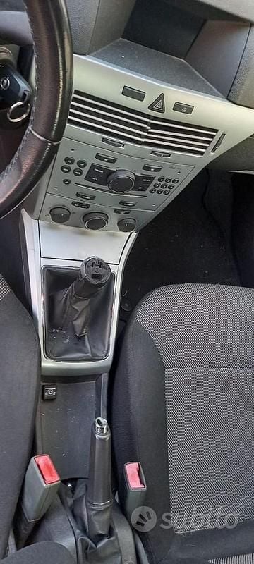 Usata Opel Astra GTC Enjoy 116 CV (85 kW) 2009 Nero Berlina