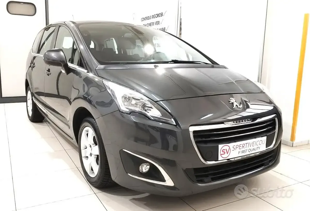 Usata Peugeot 5008 Active 115 CV (84 kW) 2015 Grigio Monovolume