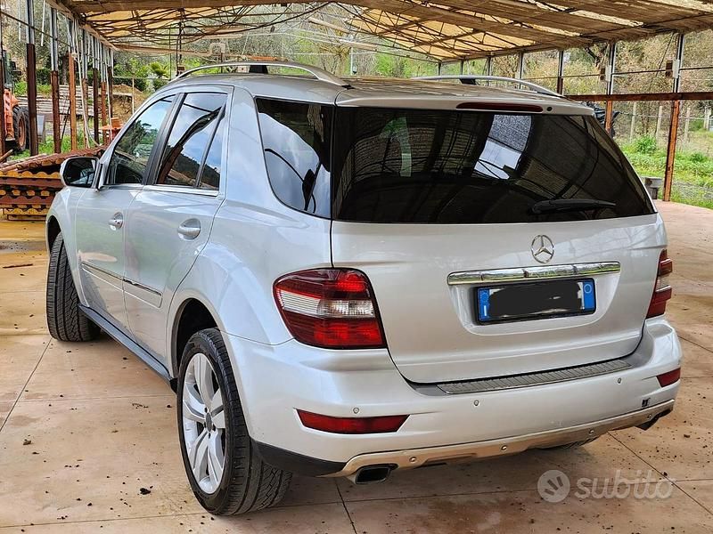 Usata Mercedes ML320 Premium 224 CV (164 kW) 2009 Grigio SUV