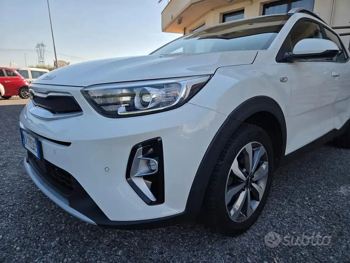 Usata Kia Stonic Style 82 CV (60 kW) 2022 Bianco SUV