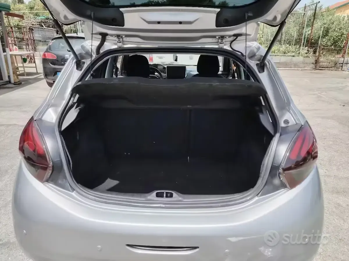 Usata Peugeot 208 68 CV (50 kW) 2012 Grigio Utilitaria