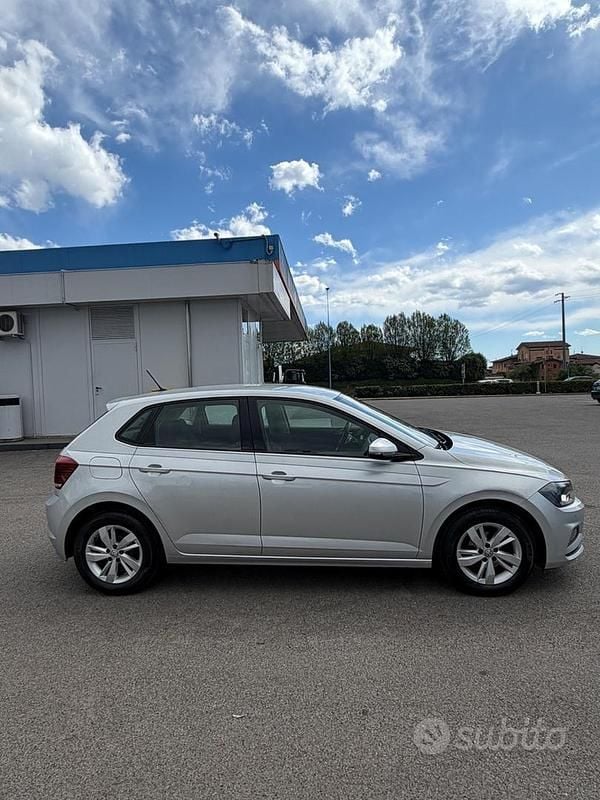 Usata VW Polo Comfortline 95 CV (69 kW) 2018 Grigio Utilitaria