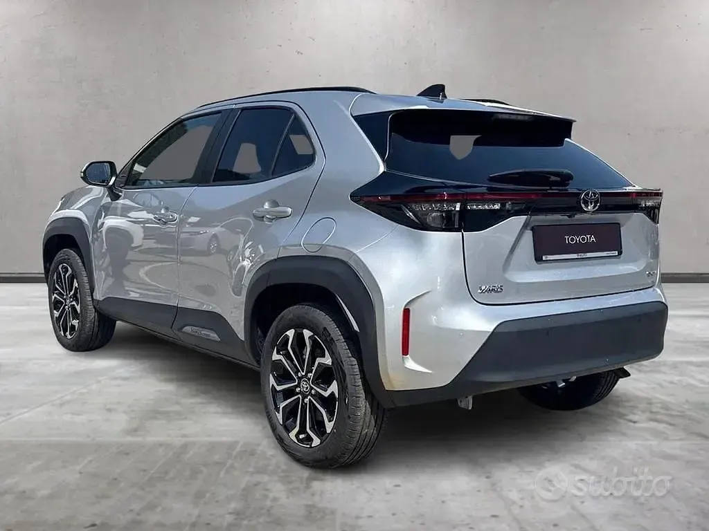 Nuova Toyota Yaris Cross Trend 130 CV (95 kW) 2026 Grigio SUV