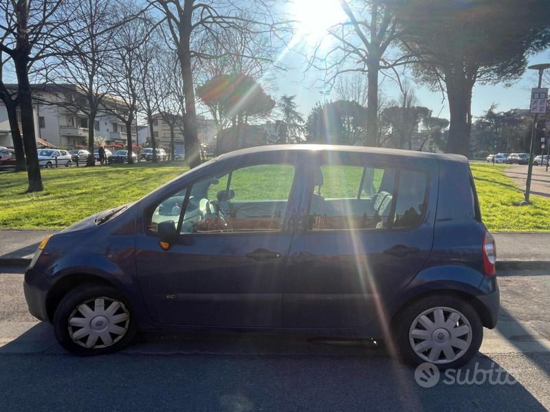 Blu Usata 2004 Renault Modus Monovolume | 1800 € (Buon prezzo) - Immagine 1/4