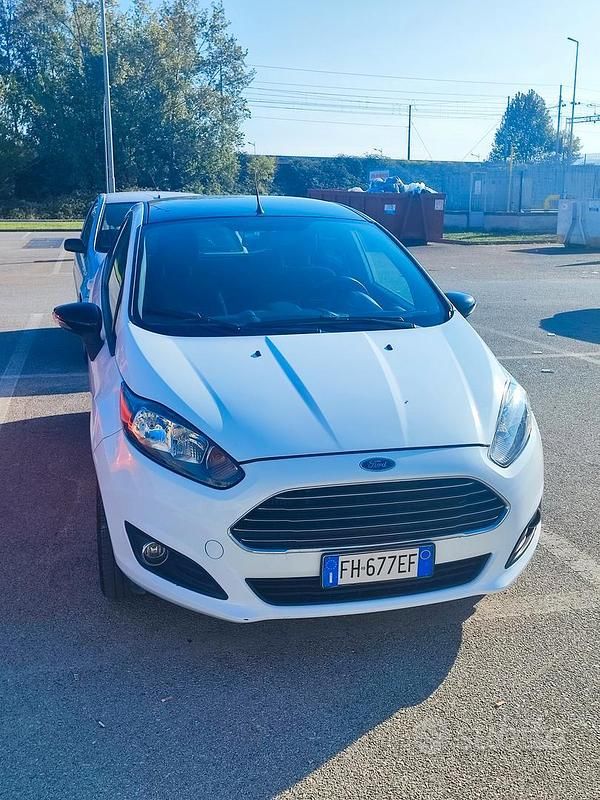Usata Ford Fiesta 75 CV (55 kW) 2016 Bianco Utilitaria
