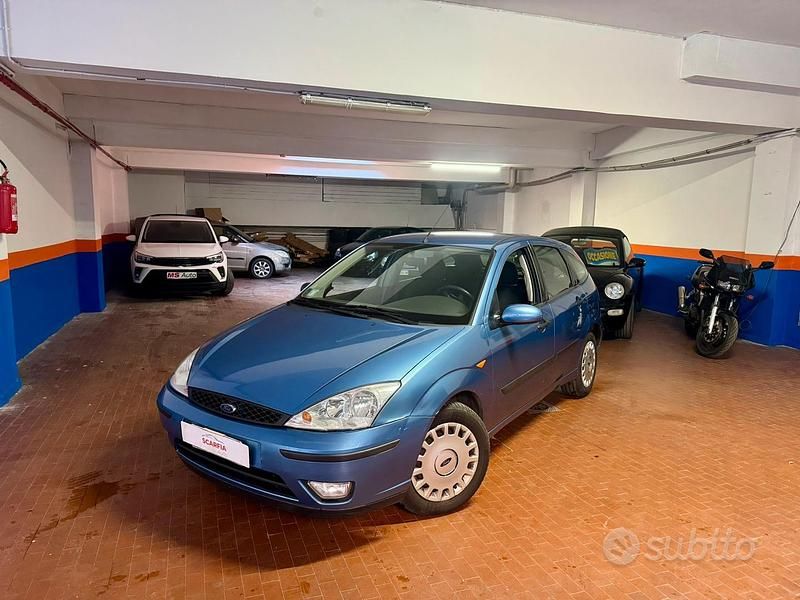 Usata Ford Focus 100 CV (73 kW) 2002 Blu Berlina