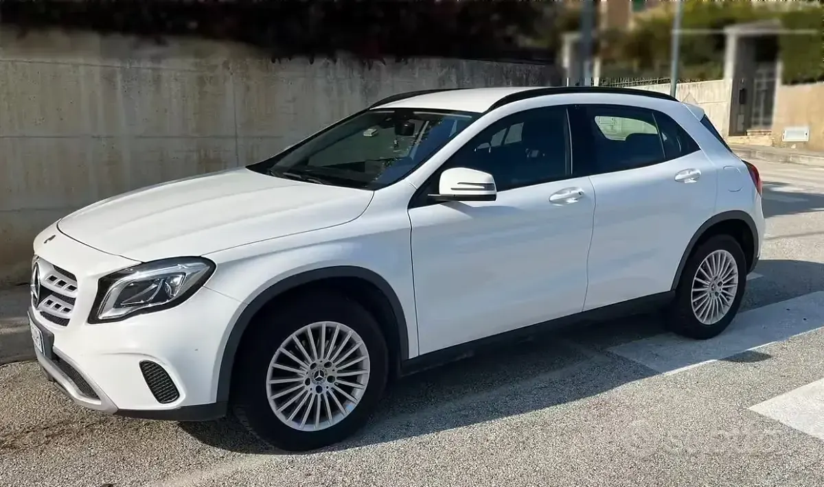 Usata Mercedes GLA200 136 CV (100 kW) 2019 Bianco SUV