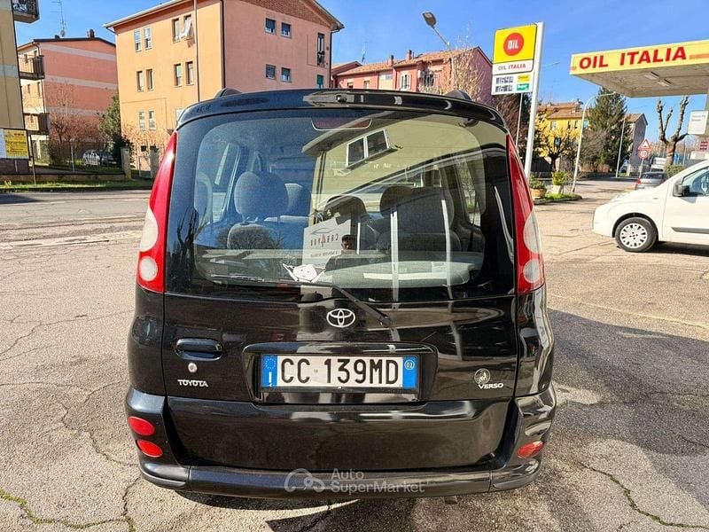 Usata Toyota Yaris Verso Sol 86 CV (63 kW) 2002 Nero Monovolume