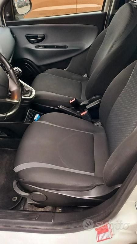 Usata Lancia Ypsilon 2015 Bianco Utilitaria