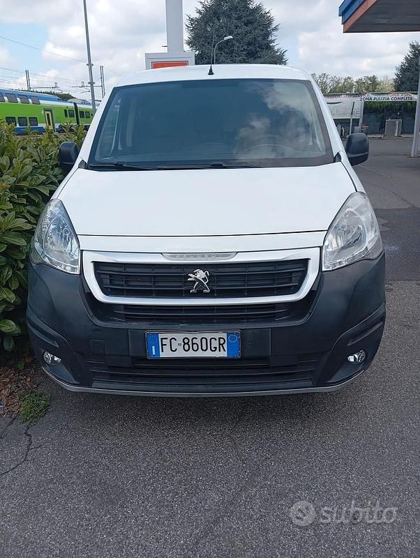 Käytetty Peugeot Partner 99 HP (72 kW) 2016 Tila-auto