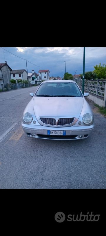 Usata Lancia Lybra 131 CV (96 kW) 2000 Grigio Berlina