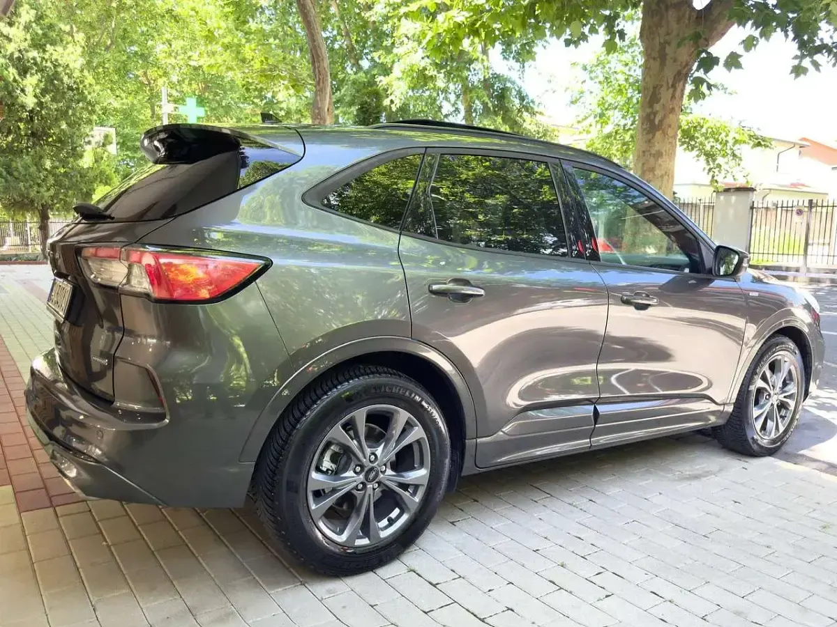 Usata Ford Kuga ST-Line X 152 CV (111 kW) 2022 Grigio SUV