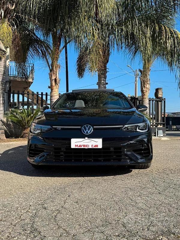 Usata VW Golf VIII R 333 CV (244 kW) 2023 Nero Berlina