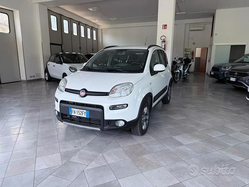 Usata Fiat Panda 4x4 S 85 CV (62 kW) 2017 Bianco Utilitaria