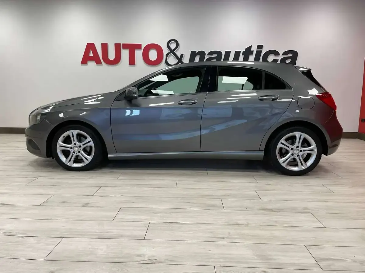 Usata Mercedes A180 122 CV (89 kW) 2013 Grigio Utilitaria
