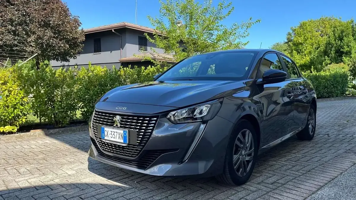 Usata Peugeot 208 Active 102 CV (75 kW) 2022 Grigio Utilitaria