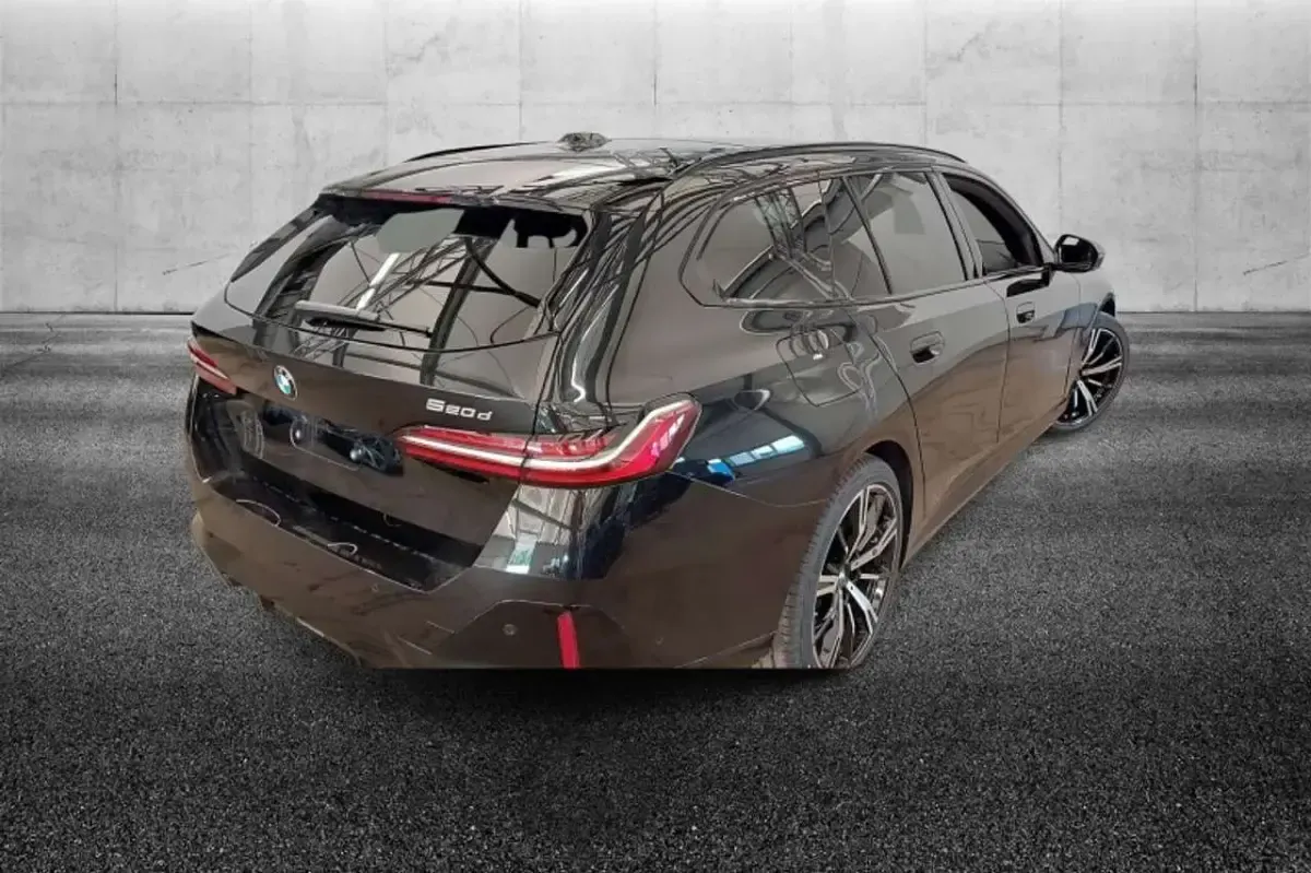 Usata BMW 520 M Sport 197 CV (144 kW) 2025 Nero Station wagon