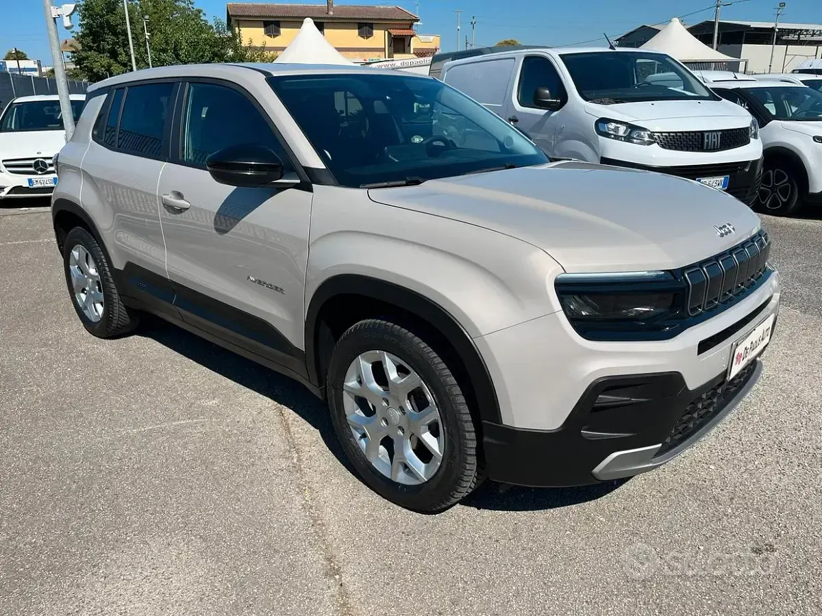 Usata Jeep Avenger Altitude 101 CV (74 kW) 2023 Grigio SUV