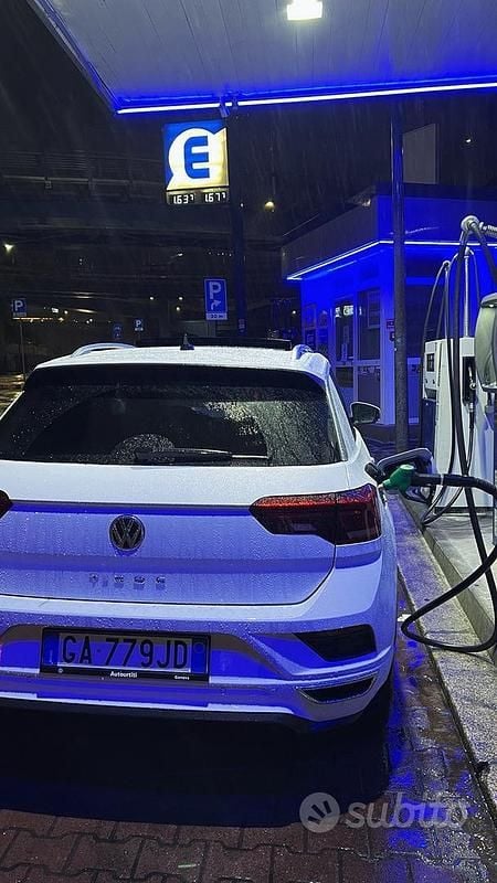 Usata VW T-Roc R-line 150 CV (110 kW) 2020 Bianco SUV