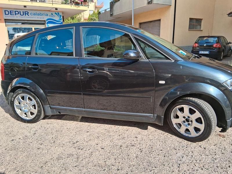 Usata Audi A2 75 CV (55 kW) 2004 Nero Utilitaria