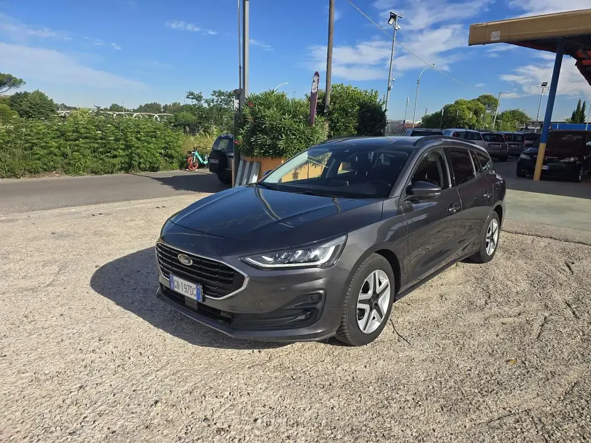 Begagnad Ford Focus ST-Line 120 HK (88 kW) 2023 Grå Kombi