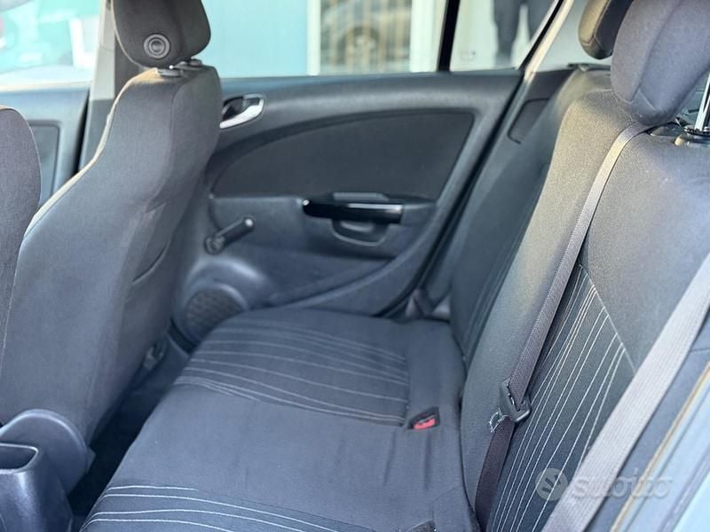 Usata Opel Corsa Edition 80 CV (58 kW) 2010 Grigio Utilitaria
