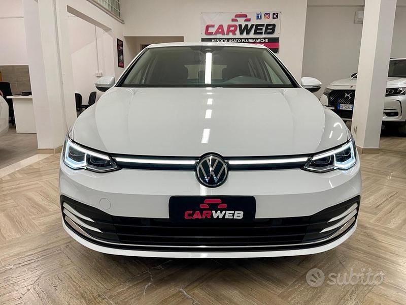 Bianco Usata 2021 VW Golf VIII Style Tre volumi | 21.990 € (Buon prezzo) - Immagine 1/4