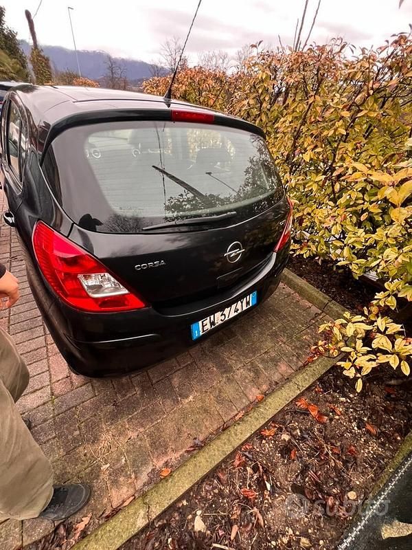 Usata Opel Corsa 75 CV (55 kW) 2014 Nero Berlina