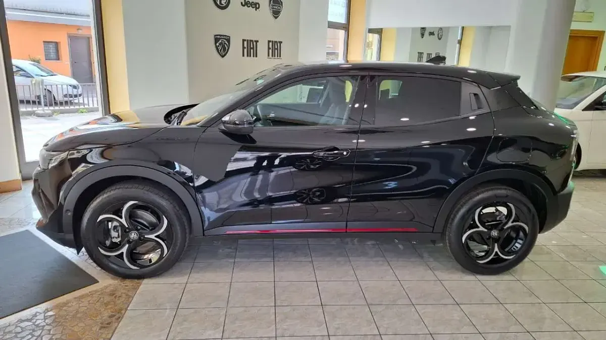 Nuova Alfa Romeo GT Junior Edizione Speciale 136 CV (100 kW) 2026 Nero tortona SUV