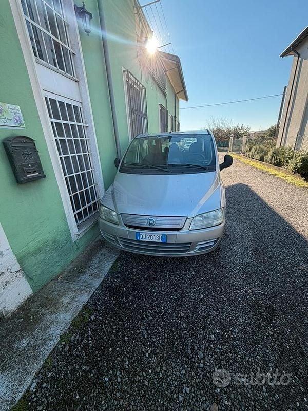 Usata Fiat Multipla 120 CV (88 kW) 2007 Grigio Monovolume