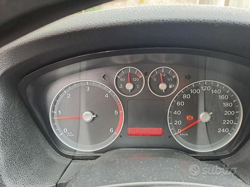 Usata Ford Focus 90 CV (66 kW) 2007 Nero Station wagon