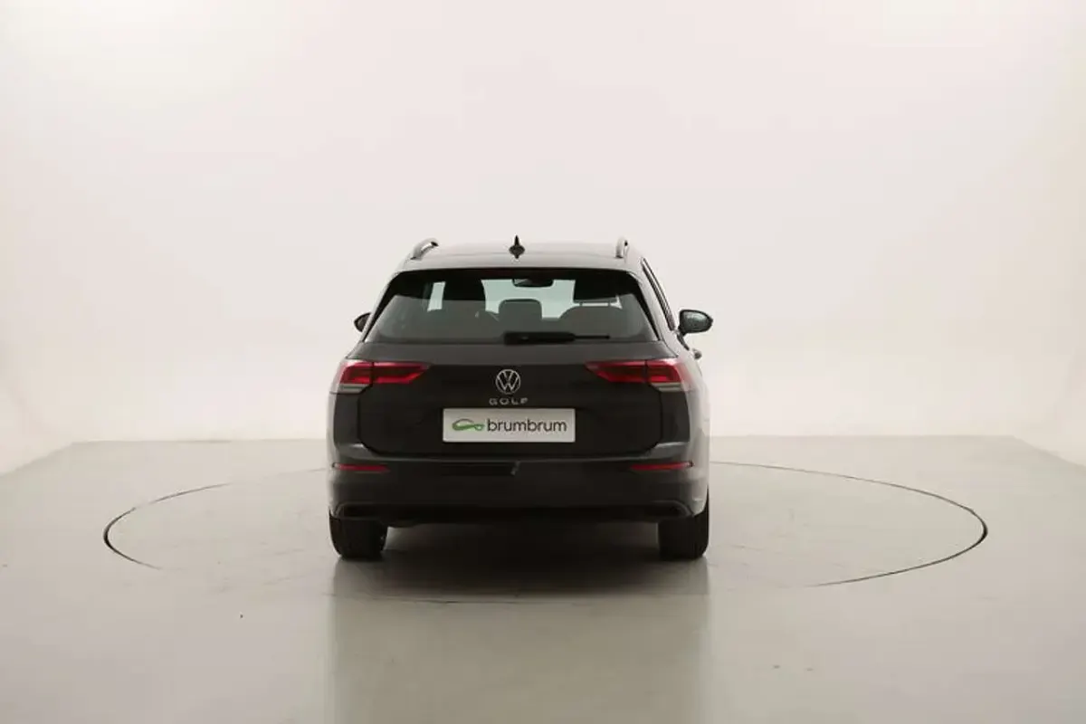 Usata VW Golf VIII Life 116 CV (85 kW) 2023 Grigio Station wagon