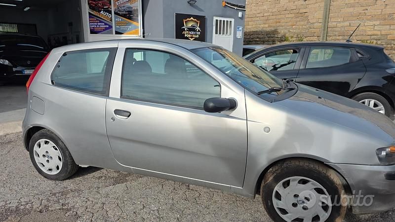 Usata Fiat Punto 60 CV (44 kW) 2002 Grigio Utilitaria