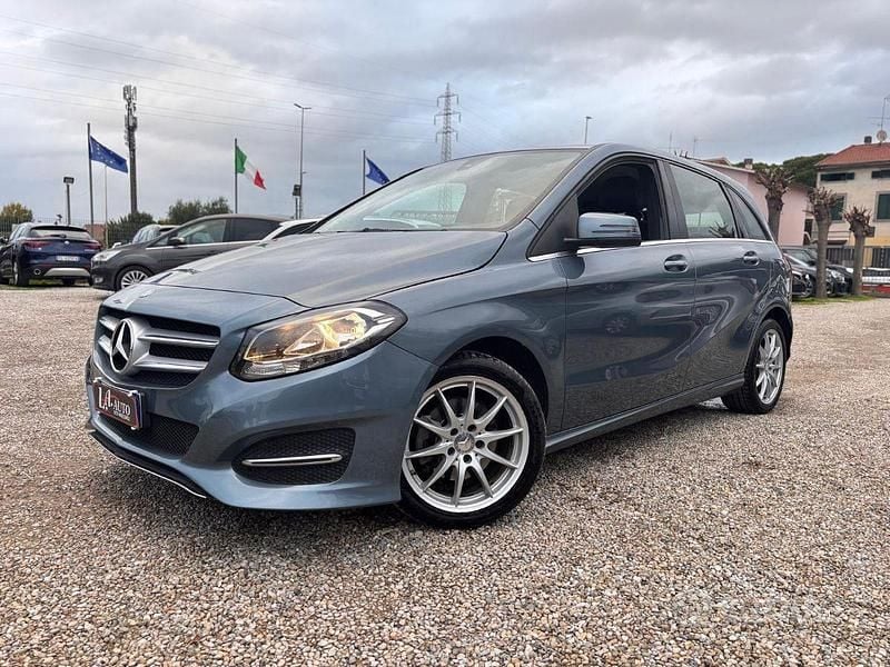 Usata Mercedes B200 Premium 163 CV (119 kW) 2015 Blu Monovolume