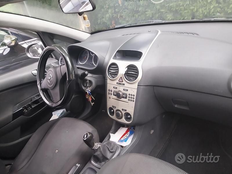 Usata Opel Corsa 2008 Grigio Berlina