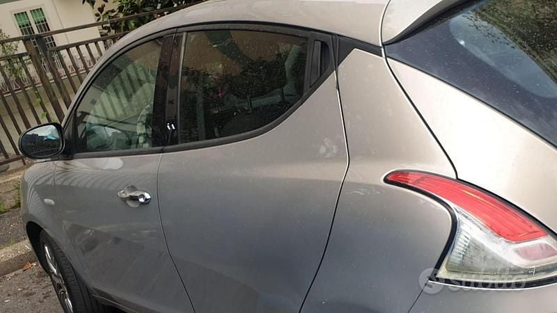 Usata Lancia Ypsilon 95 CV (69 kW) 2012 Utilitaria