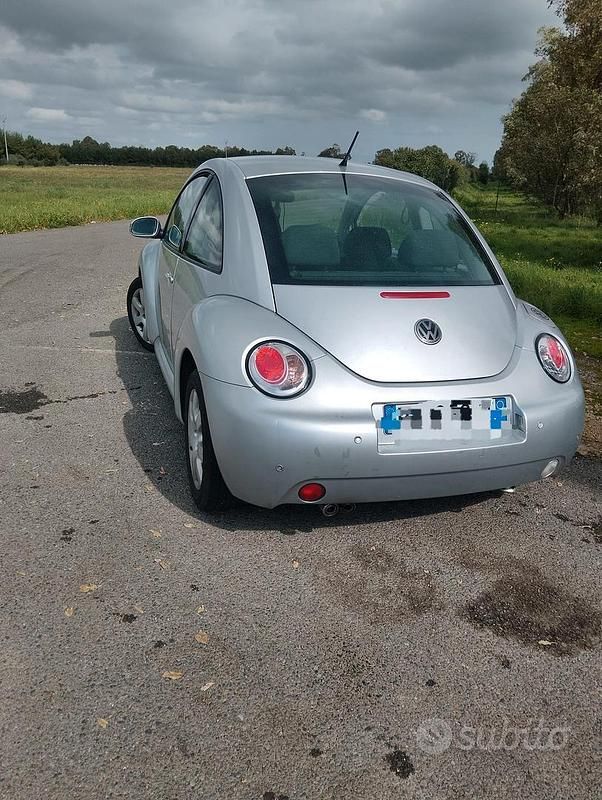 Usata VW New Beetle 101 CV (74 kW) 2003 Grigio Utilitaria