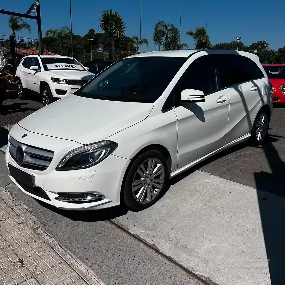 Usata Mercedes B200 Premium 136 CV (100 kW) 2013 Bianco Utilitaria