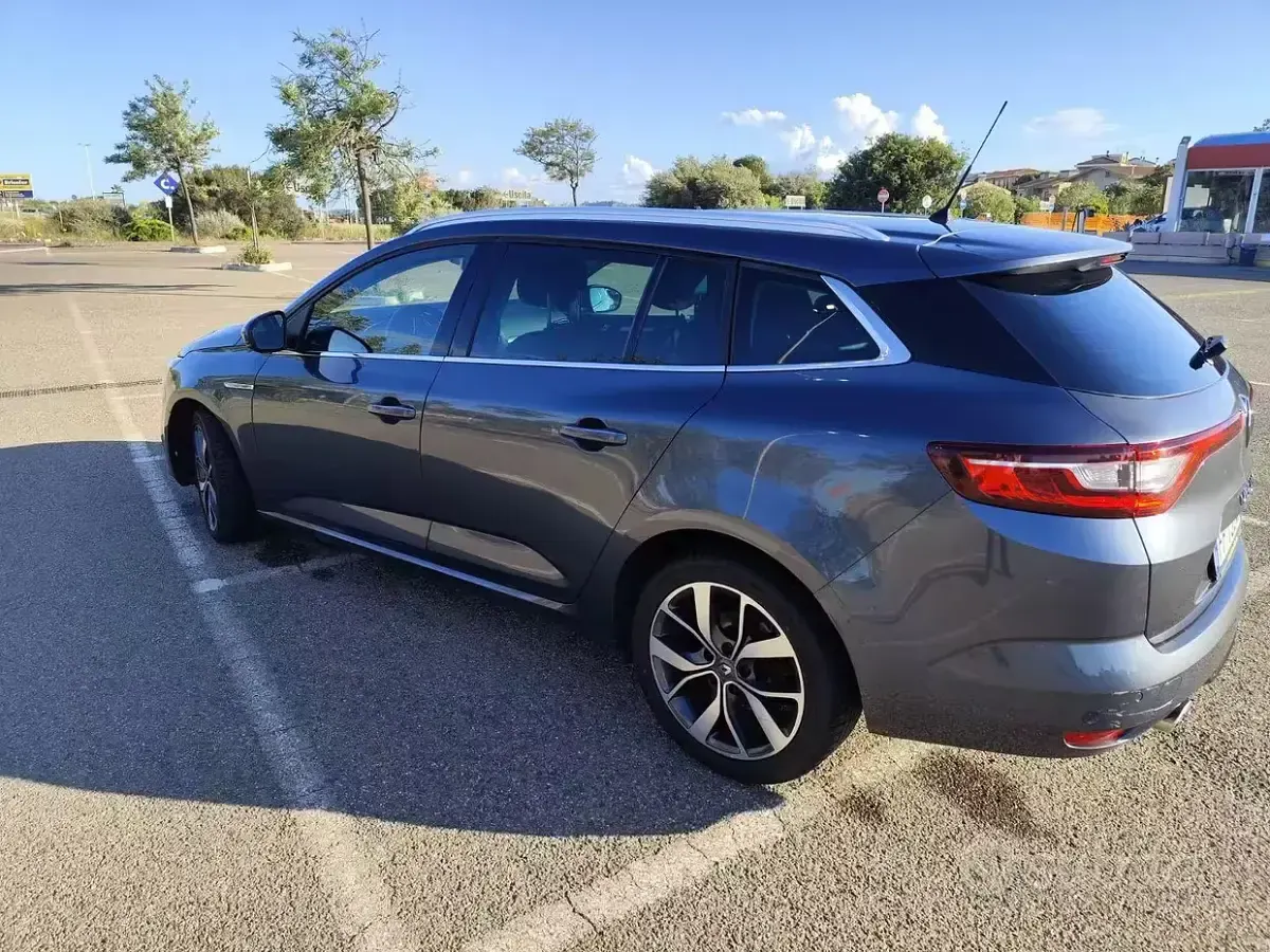Usata Renault Mégane GrandTour Bose Edition 110 CV (80 kW) 2016 Bluazzurro Station wagon