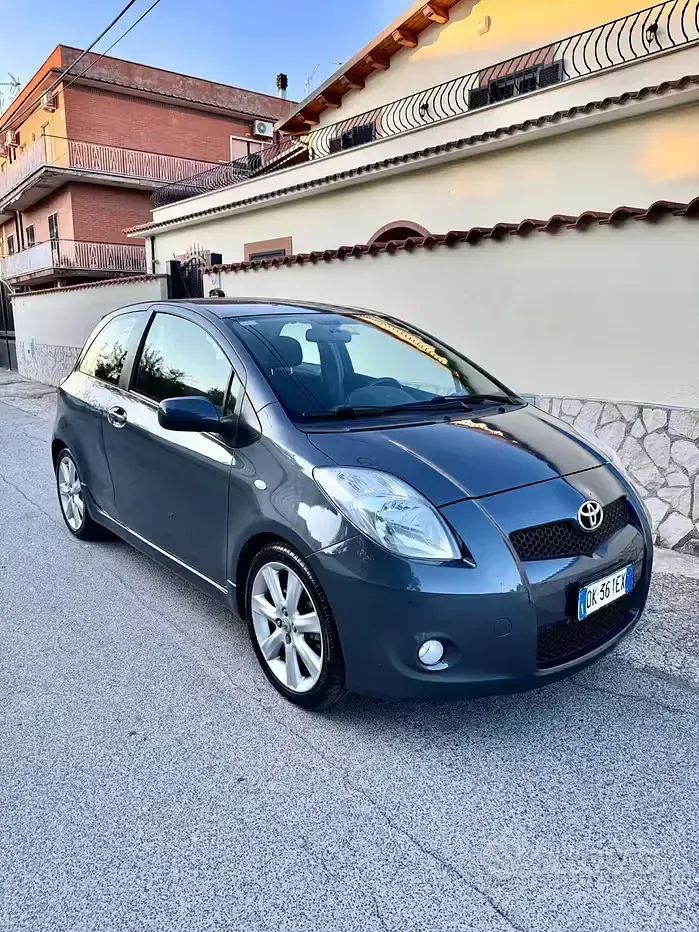 Usata Toyota Yaris 133 CV (97 kW) 2008 Grigio Utilitaria