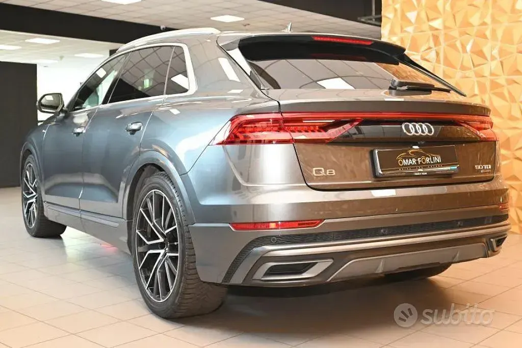 Usata Audi Q8 S-Line 286 CV (210 kW) 2023 Grigio SUV