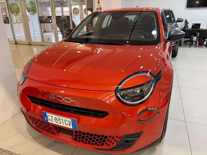 Nuova Fiat 600 La Prima 101 CV (74 kW) 2025 Rosso SUV