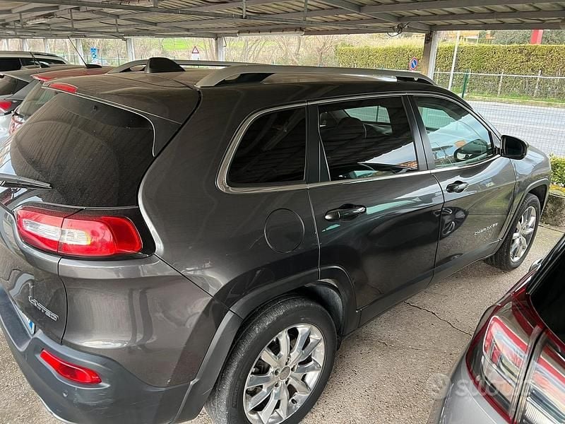 Usata Jeep Cherokee 170 CV (125 kW) 2015 Grigio SUV